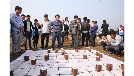 雅大酒业应邀参加塘背村“香芋王”争霸赛