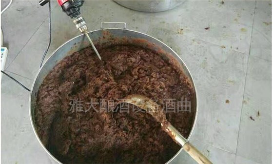 小型酿酒设备：红枣特色酒——打浆