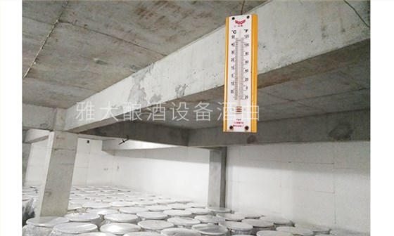 用电加热酿酒设备做生料酒,想做出传统酒口感请注意这3点!-04-发酵房温度计1 用电加热酿酒设备做生料酒,想做出传统酒口感请注意这3点!-04-发酵房温度计1