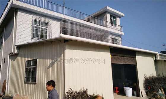 用雅大大型酿酒设备做薏米酒1年,日均营业额达8000元的秘密-03-薏米酒案例二层楼房 用雅大大型酿酒设备做薏米酒1年,日均营业额达8000元的秘密-03-薏米酒案例二层楼房