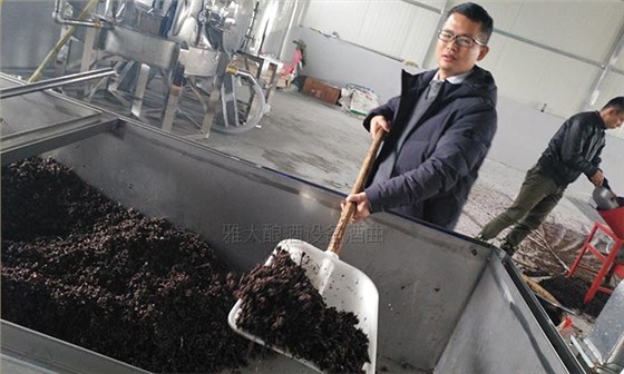 40吨拐枣急需发酵怎么办?雅大电加热酿酒设备蒋老师上门指导!-06 40吨拐枣急需发酵怎么办?雅大电加热酿酒设备蒋老师上门指导!-06