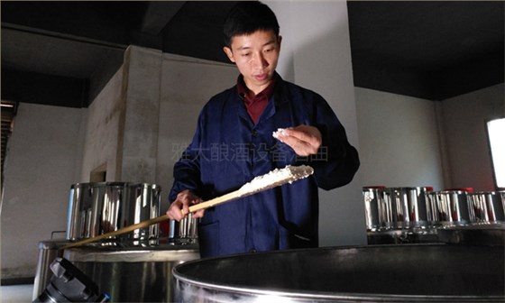 26-生料酿酒搅拌 26-生料酿酒搅拌