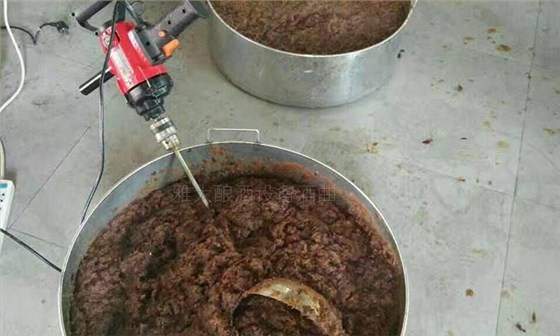 “枣木杠”闻名全国,那做枣酒的全套酿酒设备价格贵不贵?-03红枣粉碎 “枣木杠”闻名全国,那做枣酒的全套酿酒设备价格贵不贵?-03红枣粉碎
