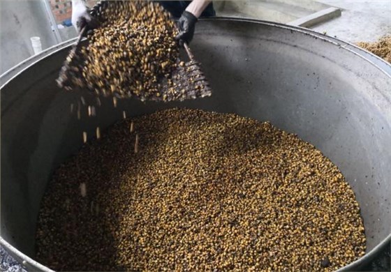 用中型酿酒设备蒸馏固态白酒,这样蒸才能去苦增香——装甑-01 用中型酿酒设备蒸馏固态白酒,这样蒸才能去苦增香——装甑-01