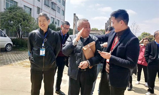 74岁抗美援越老战士来雅大考察 74岁抗美援越老战士来雅大考察