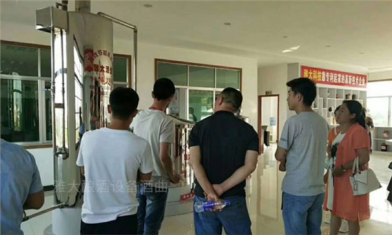 雅大专业技术老师讲解设备安装 雅大专业技术老师讲解设备安装