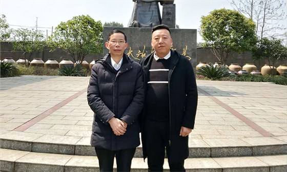 卫总来雅大考察学习与胡总合影 卫总来雅大考察学习与胡总合影