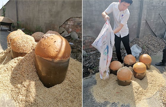 将燃料均匀散在酒坛周围，暗火慢炙