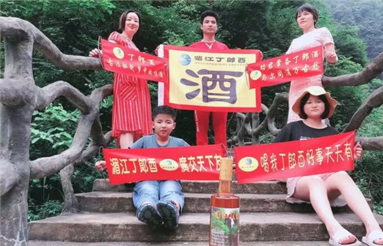 8.25-兵哥哥用雅大制酒设备酿出湄江招牌旅游产品,月净赚3万6 8.25-兵哥哥用雅大制酒设备酿出湄江招牌旅游产品,月净赚3万6