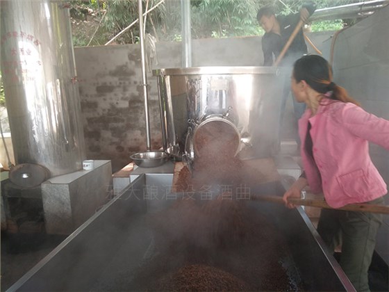 雅大侧开口粮食酿酒设备 雅大侧开口粮食酿酒设备