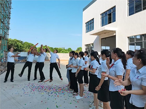 热烈庆祝雅大智能不锈钢酿酒设备厂乔迁大吉 4 热烈庆祝雅大智能不锈钢酿酒设备厂乔迁大吉 4