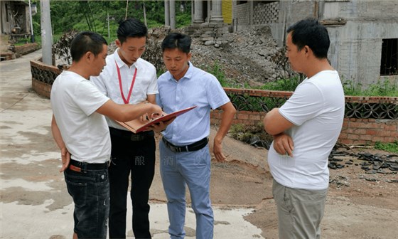 雅大魏总到纳骂村指导建酒厂6