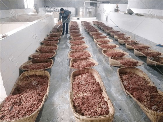 用雅大白酒设备和传统工艺做高粱酒3 用雅大白酒设备和传统工艺做高粱酒3