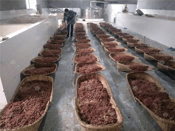 金桥镇杨哥的传统高粱酒坊 金桥镇杨哥的传统高粱酒坊