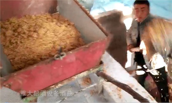 小酒坊烧酒设备的纯粮酒卖不过瓶装勾兑酒?该放下你的偏见了!3 小酒坊烧酒设备的纯粮酒卖不过瓶装勾兑酒?该放下你的偏见了!3