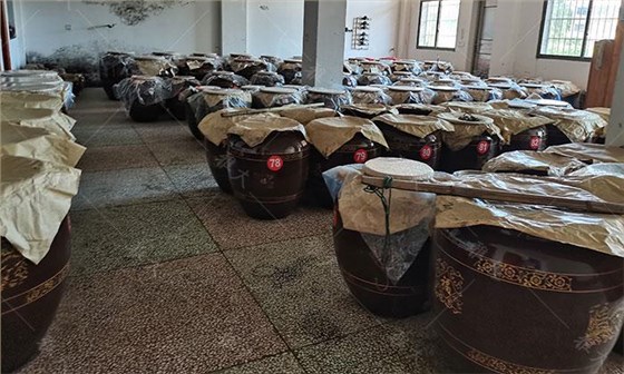 他引起白酒酿造设备,返乡当起酿酒师,致富路上酒香四溢 5 他引起白酒酿造设备,返乡当起酿酒师,致富路上酒香四溢 5