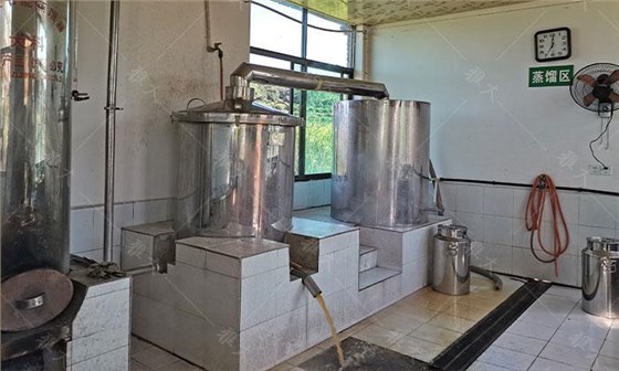 他引起白酒酿造设备,返乡当起酿酒师,致富路上酒香四溢 7 他引起白酒酿造设备,返乡当起酿酒师,致富路上酒香四溢 7