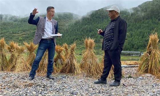 在家吹空调不香吗,他们为什么冒着酷暑来雅大考察? 4 在家吹空调不香吗,他们为什么冒着酷暑来雅大考察? 4