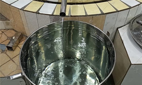 大型酿酒设备酒厂售酒新模式:线上线下齐发力,多措并举生意火 6 大型酿酒设备酒厂售酒新模式:线上线下齐发力,多措并举生意火 6