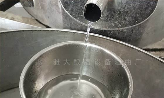 用小型烤酒设备蒸馏摘酒