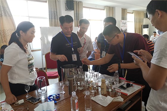 白酒勾调：化平凡为非凡的“酿酒魔法” 4