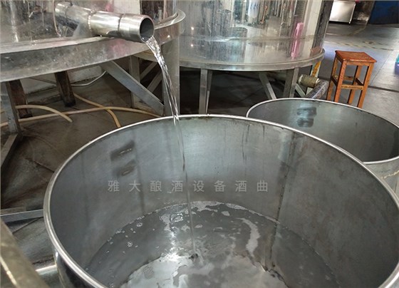 蒸汽量大，出酒快，出酒多