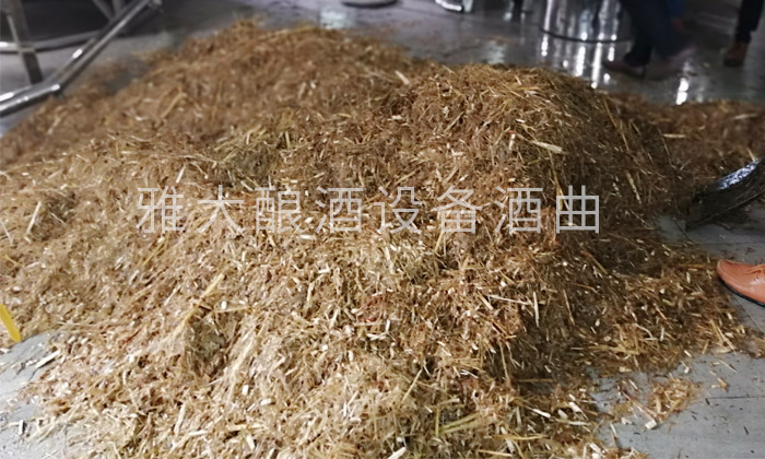 熟料酿酒设备|干甜杆酒酿酒工艺流程：干甜杆粉碎