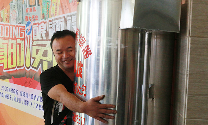 雅大优惠活动持续升温,恭喜潘总抽中200斤粮食酿酒设备1套-08 雅大优惠活动持续升温,恭喜潘总抽中200斤粮食酿酒设备1套-08