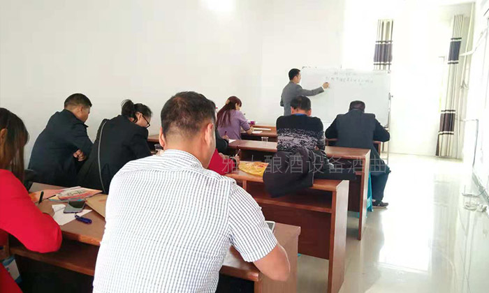 带您了解学员在雅大酿酒设备厂家的每一个瞬间,有图有真相!-02-理论学习 带您了解学员在雅大酿酒设备厂家的每一个瞬间,有图有真相!-02-理论学习