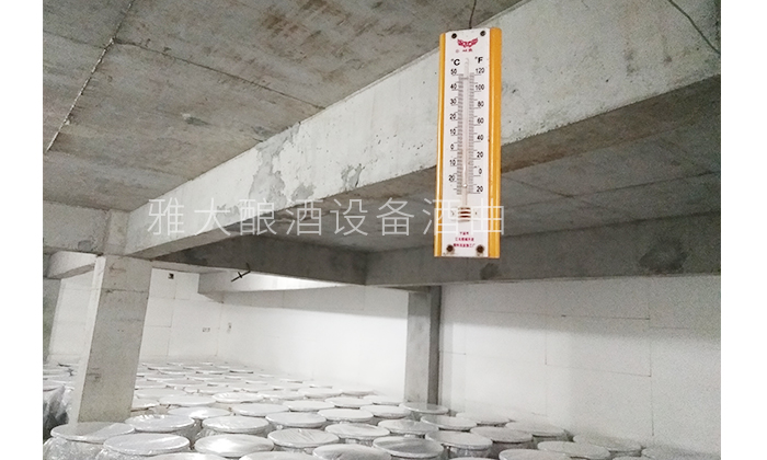用电加热酿酒设备做生料酒,想做出传统酒口感请注意这3点!-04-发酵房温度计1 用电加热酿酒设备做生料酒,想做出传统酒口感请注意这3点!-04-发酵房温度计1