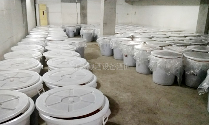 用粮食酿酒设备做生料酒的3大关键步骤,您清楚吗?-02-发酵-半密封 用粮食酿酒设备做生料酒的3大关键步骤,您清楚吗?-02-发酵-半密封