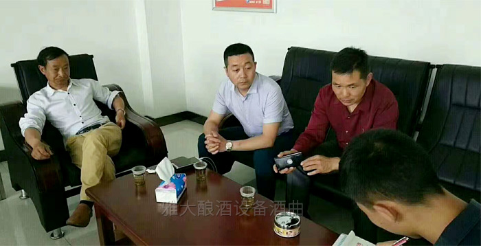 饶总用专业酿酒设备做洞藏酒,半年后洞天醇成为当地招牌旅游景点-04 饶总用专业酿酒设备做洞藏酒,半年后洞天醇成为当地招牌旅游景点-04