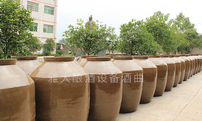 为什么用专业酿酒设备酿酒的老师傅都喜欢用陶缸存酒?-01 为什么用专业酿酒设备酿酒的老师傅都喜欢用陶缸存酒?-01