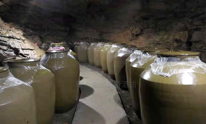 冬季用白酒蒸酒设备酿酒,请抓紧时间存酒,价格还要涨!-04洞藏酒 冬季用白酒蒸酒设备酿酒,请抓紧时间存酒,价格还要涨!-04洞藏酒