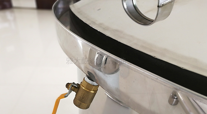用多功能酿酒设备蒸酒时,水密封糟溢糟怎么办?-04-密封洗水槽 用多功能酿酒设备蒸酒时,水密封糟溢糟怎么办?-04-密封洗水槽