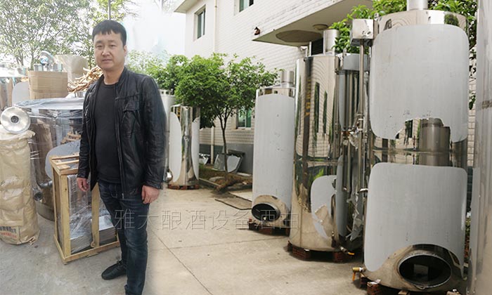 玉米价格持续走低,刘哥借助中型酿酒设备为村民谋一条致富路-03 玉米价格持续走低,刘哥借助中型酿酒设备为村民谋一条致富路-03