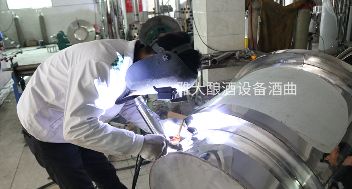 注意!!2019这6大因素将影响酿酒设备价格-03-手工焊接酿酒设备 注意!!2019这6大因素将影响酿酒设备价格-03-手工焊接酿酒设备