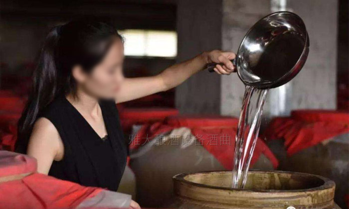 原来,用做酒设备蒸馏的酒尾还可以用作调味酒!-06-勾兑酒白酒倒酒 原来,用做酒设备蒸馏的酒尾还可以用作调味酒!-06-勾兑酒白酒倒酒