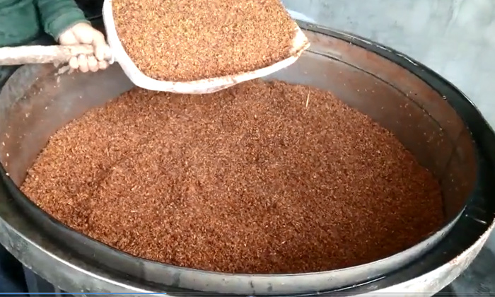 用中型酿酒设备蒸馏固态白酒,这样蒸才能去苦增香——装甑-02 用中型酿酒设备蒸馏固态白酒,这样蒸才能去苦增香——装甑-02