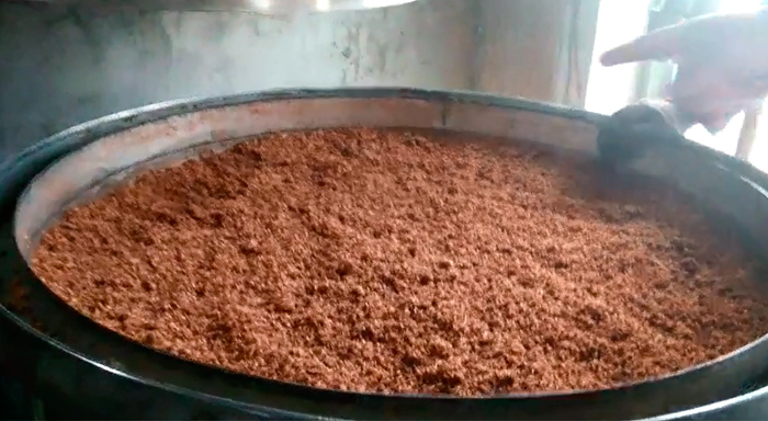 用全套酿酒设备蒸馏,装甑时为什么要“轻撒匀铺”?-02 用全套酿酒设备蒸馏,装甑时为什么要“轻撒匀铺”?-02
