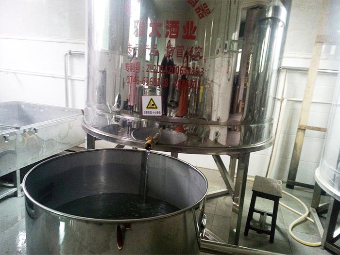 用造酒设备刚蒸馏出来的新酒,喝了对身体有害吗?-01 用造酒设备刚蒸馏出来的新酒,喝了对身体有害吗?-01