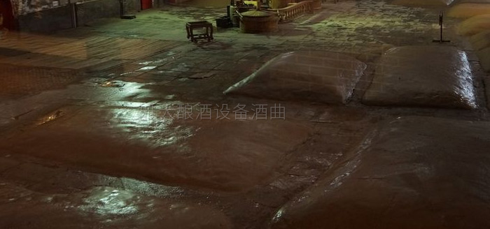 1-茅台酒高粱酿酒窖池4 1-茅台酒高粱酿酒窖池4