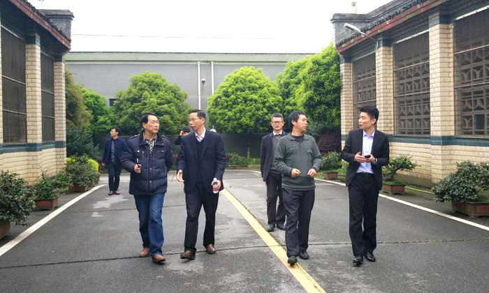 雅大科技董事长胡顺开带你探坊60年浓香老酒坊 雅大科技董事长胡顺开带你探坊60年浓香老酒坊