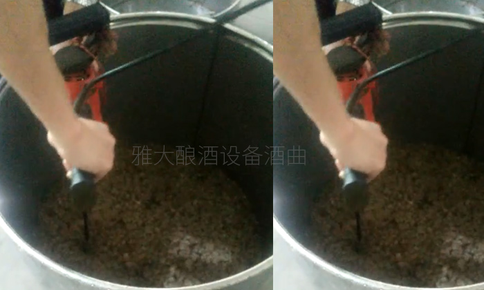 雅大粮食酿酒设备厂家酿酒师制作菊芋酒 雅大粮食酿酒设备厂家酿酒师制作菊芋酒