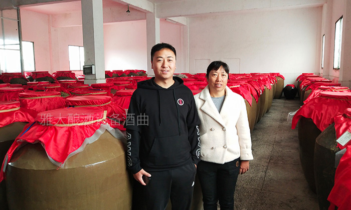 参观雅大酿酒设备生产车间、酿酒实操、储酒车间 参观雅大酿酒设备生产车间、酿酒实操、储酒车间