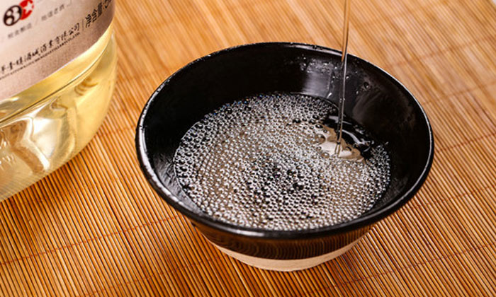 用粮食酿酒设备蒸酒时通过酒花判断白酒好坏 用粮食酿酒设备蒸酒时通过酒花判断白酒好坏