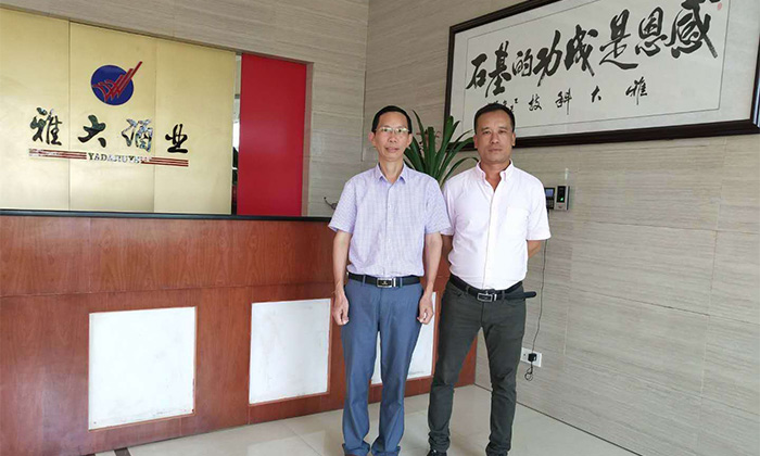 考察雅大酿酒白酒设备厂家 考察雅大酿酒白酒设备厂家