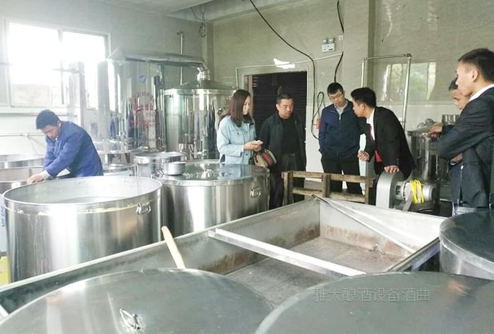 来雅大酿酒设备厂实地考察2 来雅大酿酒设备厂实地考察2