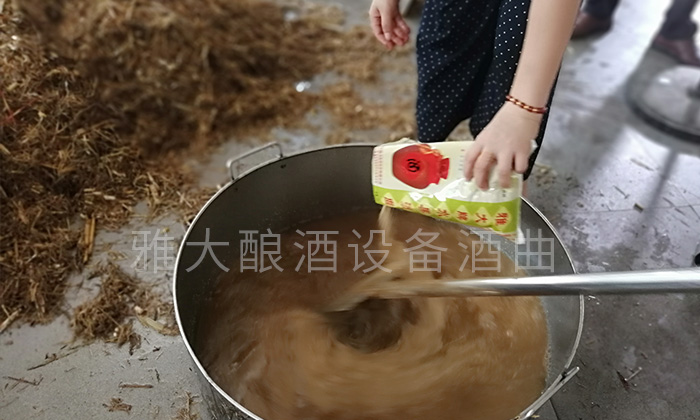加入雅大高产水果酒曲 加入雅大高产水果酒曲