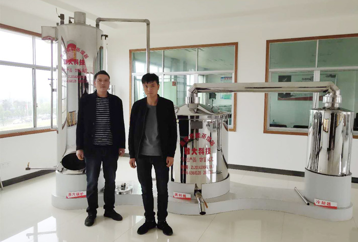 张哥来雅大烤酒设备厂考察学习 张哥来雅大烤酒设备厂考察学习